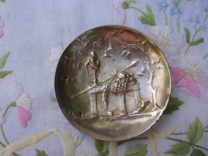 Vide-poche ancien ou cendrier en bronze signé 