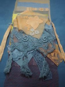 Lot de tissus anciens, dentelles et broderies anciennes pour créations textiles