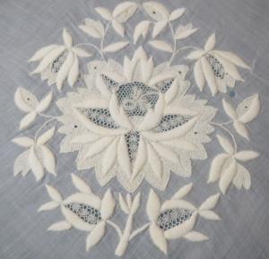 fond de coiffe ancien , superbe broderie, coiffe régionale