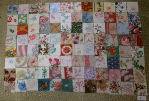 Lot de 104 coupons de tissus anciens pour patchwork créations textiles ,E