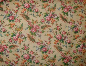 BEAU TISSU ANCIEN jolies fleurs et roses