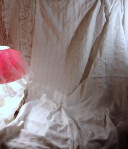 " BEAU TISSU ANCIEN BLANC 19 EME / RIDEAU / DECO......................../E/