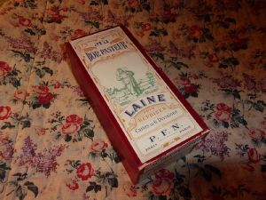 Une jolie boite ancienne,  LAINE au BON PASTEUR