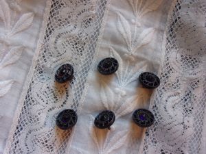 6 TRES JOLIS PETITS BOUTONS ANCIENS