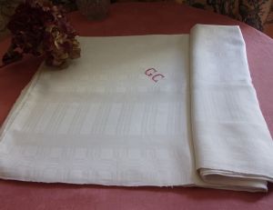  GRANDE NAPPE ANCIENNE . 3,20 M X 1,95 M GRANDE LARGEUR   )))