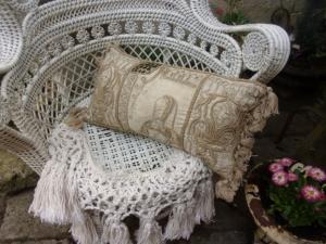  Coussin ancien, 19 ème, Anne de Bretagne et fleurs de lys, blason