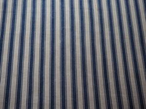 Toile à matelas ancienne rayée bleue, tissu patiné