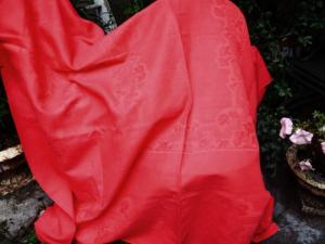 Nappe ancienne motifs de bleuets  teinte en rose soutenu lumineux 