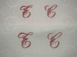 2 monogrammes anciens TC ( rouge/rose)