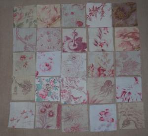 petits coupons pour patchwork, petits coupons de tissus anciens , tons doux et fanés