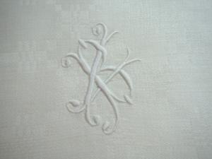 Monogramme ancien VB sur une immense serviette