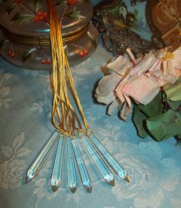 6 LONGUES PAMPILLES ANCIENNES EN CRISTAL POUR DECO