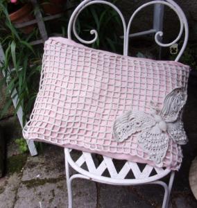 dessus de coussin ancien , papillon, crochet d'art 