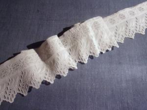  Superbe broderie anglaise ancienne réalisée à la main 