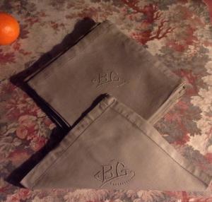6 serviettes anciennes en lin teint, monogramme RG,