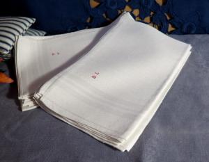 2 très grandes serviettes anciennes en damassé de lin