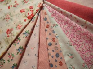   Lot de tissus anciens pour patchwork ou scrapbooking , rose