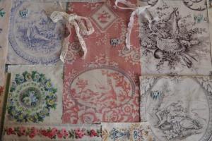 Lot de tissus anciens , esprit " Louis XVI " , pour patchwork , scrapbooking