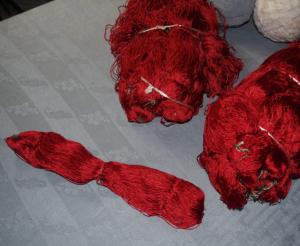 Très très gros écheveau de fil rouge ancien , fil torsadé genre perlé