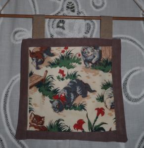 Pochette en tissus anciens, à suspendre, rare tissu " chats "