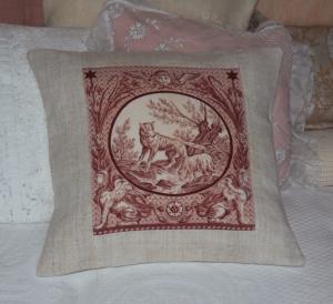 Coussin en tissus anciens , superbe toile Jouy " le loup et l'agneau "