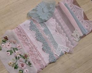 Bon lot éléments anciens  , pour créations textiles, scrapbooking, patchwork, dentelles anciennes , broderies anciennes