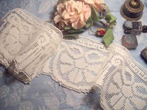  BEAU BANDEAU ANCIEN FILET DENTELLE FLEURS ..RIDEAU