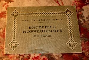 DMC BRODERIES NORVEGIENNES HARDANGER 2 EME SERIE . LIVRET ANCIEN