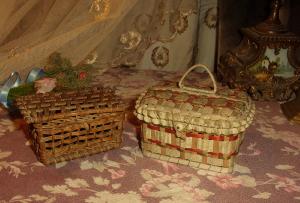    2 RAVISSANTS PETITS PANIERS ANCIENS DE POUPEE