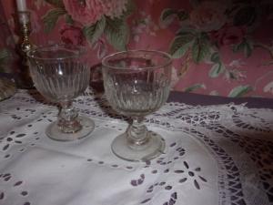  1  gros Verre très rustique ancien, beau modèle 