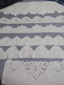 Lot de broderies anglaises anciennes et festons , broderies main