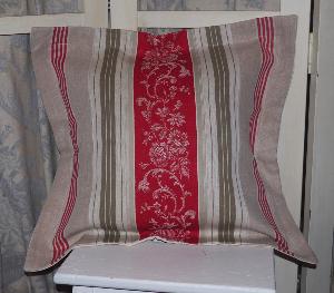 Grand coussin en tissus anciens