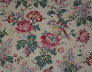 Tissu ancien 1900, très beaux motifs de fleurs et d'oiseaux , lilas