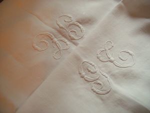  BELLE NAPPE ANCIENNE 2 MONOGRAMMES GT