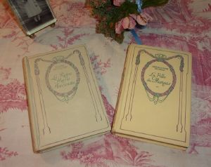 2 charmants petits livres anciens ,COLLECTION NELSON, déco shabby,