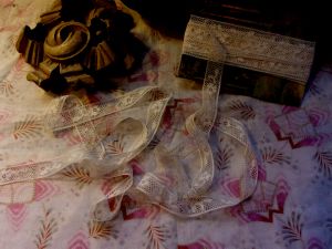 FINE DENTELLE ANCIENNE , motifs de petites fleurs