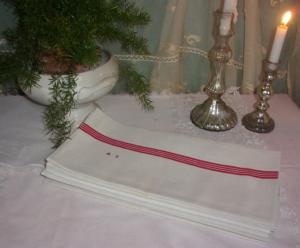 " 2 grands torchons anciens en lin monogrammés ML                      ........................../E/