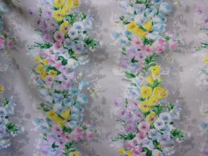 Tissu ancien ou vintage , fleurs , jolis coloris frais,  