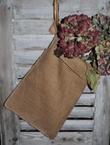 Sac ou pochette à suspendre en toile de jute ancienne , tissu ancien, article très rustique