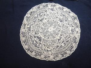 Fin napperon ancien technique du " fond de bonnet " dentelle ancienne