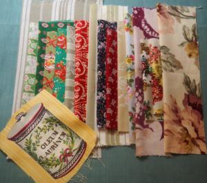 Un lot de tissus anciens pour créations et dentelles anciennes, patchwork , scrapbooking, livre textile