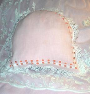 coussin lingerie ancien, brodé main, déco romantique, déco shabby