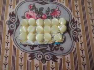 6 jolis petits boutons anciens en nacre