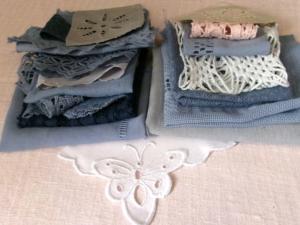 lot éléments anciens bleus , pour créations textiles, scrapbooking, patchwork, dentelles anciennes , broderies anciennes *