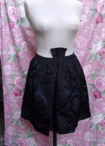 Tablier ancien en satin noir fleuri, costume régional, Bretagne tablier breton