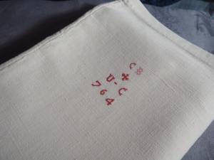  Drap ancien de pensionnat, ou de couvent ,monogrammé en rouge, lin