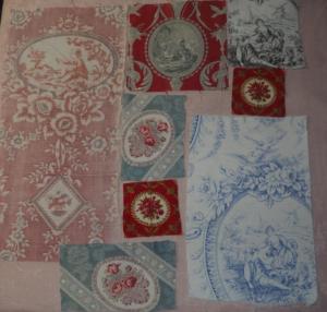 Lot de tissus anciens avec médaillons, patchwork , scrapbooking , livres textiles etc ....