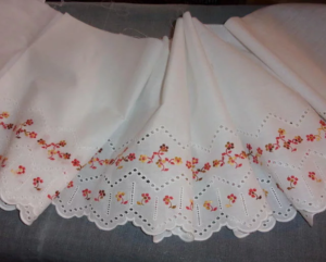 large volant broderie anglaise vintage