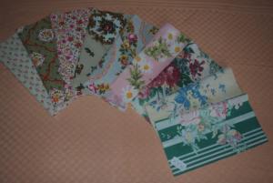lot de tissus anciens, Lot de 9 grands coupons de tissus anciens ou vintage pour créations, patchwork, scrapbooking, etc ...