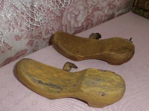 2 socles anciens de chaussures, modèles anciens chausseurs, document, déco
